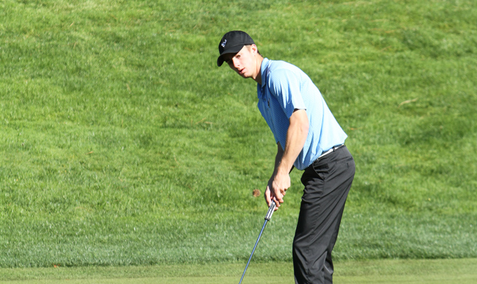 Western Washington's Chris Hatch shot a 1-under-par 70 in the second round to lead the Vikings. He is tied for 31st place with 18 holes to go.